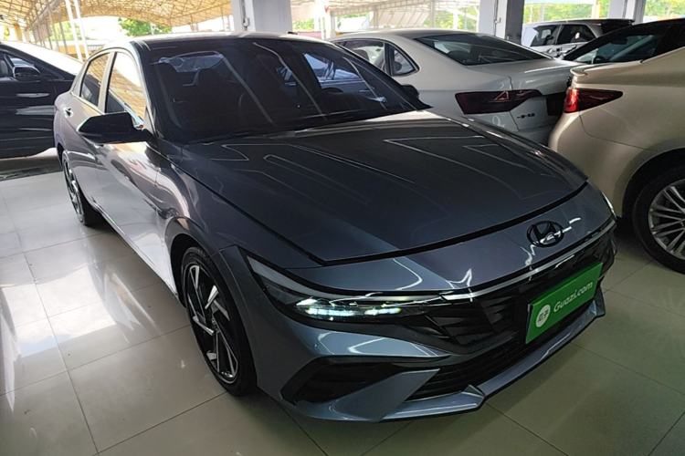 Used Hyundai Elantra 2023 1.5L CVT LUX Prestige Edition Front Right 45 Deg