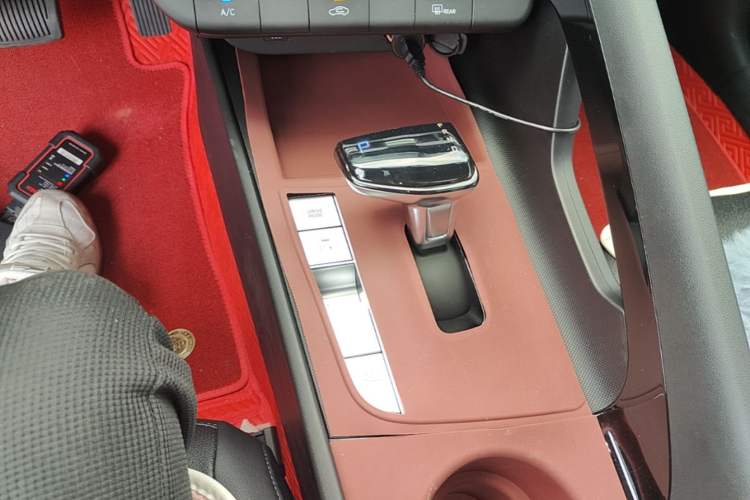 Used Hyundai Elantra 2023 1.5L CVT GLX Elite Edition Gear Lever