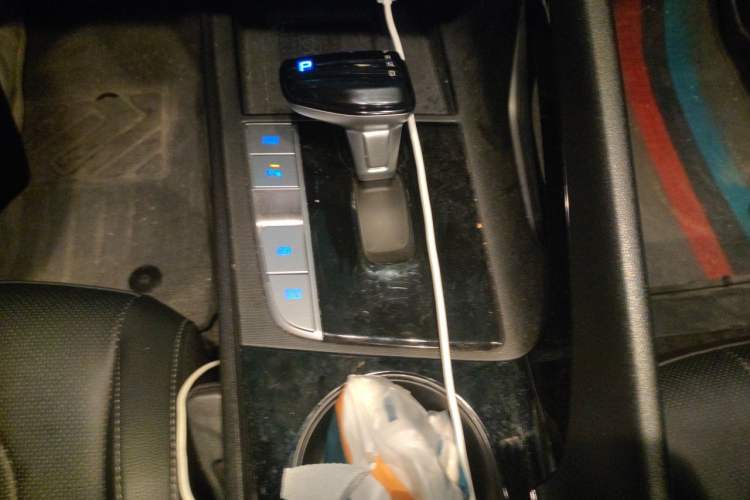 Used Hyundai Elantra 2023 1.5L CVT LUX Prestige Edition Gear Lever