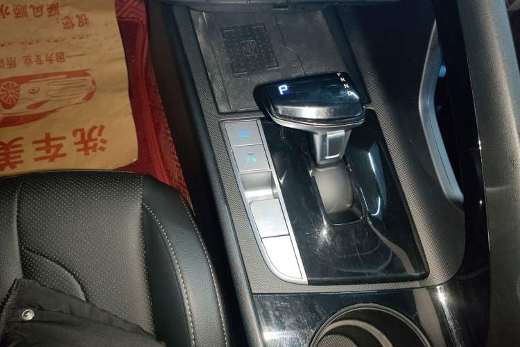 Used Hyundai Elantra 2023 1.5L CVT LUX Prestige Edition Gear Lever