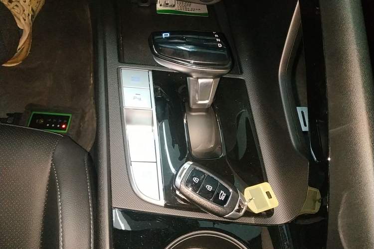 Used Hyundai Elantra 2023 1.5L CVT GLX Elite Edition Gear Lever