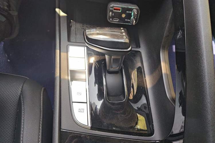 Used Hyundai Elantra 2023 1.5L CVT LUX Prestige Edition Gear Lever