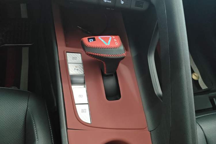 Used Hyundai Elantra 2023 1.5L CVT LUX Prestige Edition Gear Lever