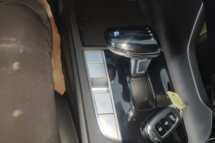 Used Hyundai Elantra 2023 1.5L CVT GLX Elite Edition Gear Lever
