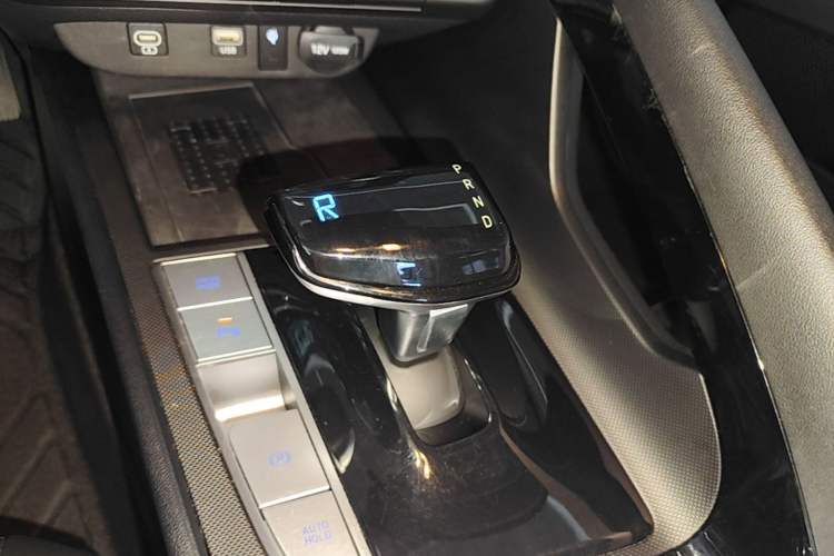 Used Hyundai Elantra 2023 1.5L CVT LUX Prestige Edition Gear Lever