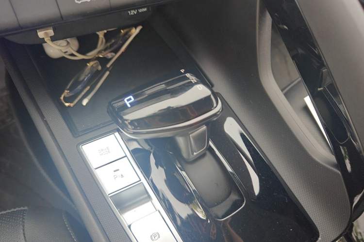 Used Hyundai Elantra 2023 1.5L CVT GLX Elite Edition Gear Lever
