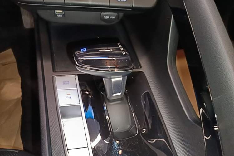 Used Hyundai Elantra 2023 1.5L CVT GLX Elite Edition Gear Lever