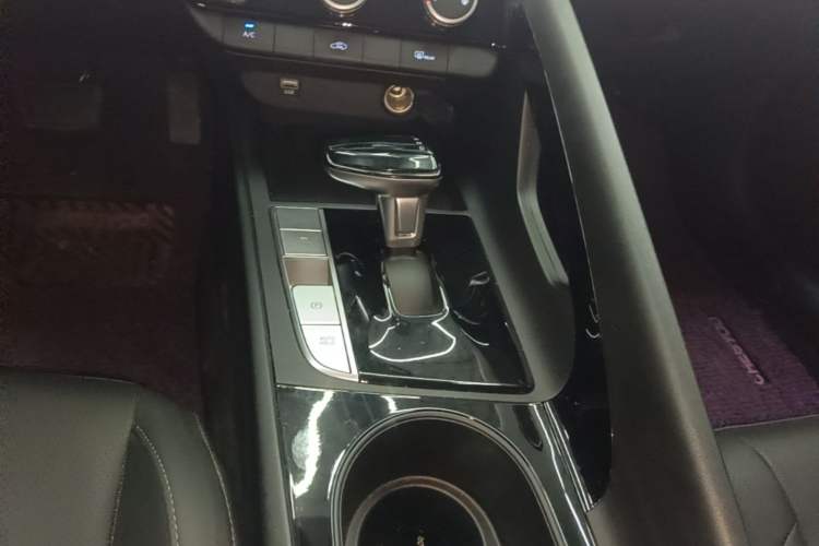 Used Hyundai Elantra 2023 1.5L CVT GLX Elite Edition Gear Lever