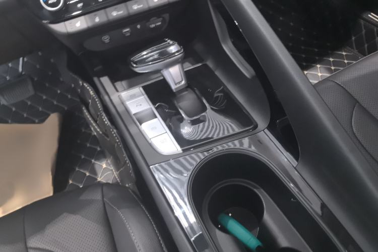 Used Hyundai Elantra 2023 1.5L CVT LUX Prestige Edition Gear Lever