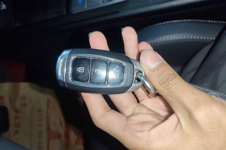 Used Hyundai Elantra 2023 1.5L CVT LUX Prestige Edition Interior 1