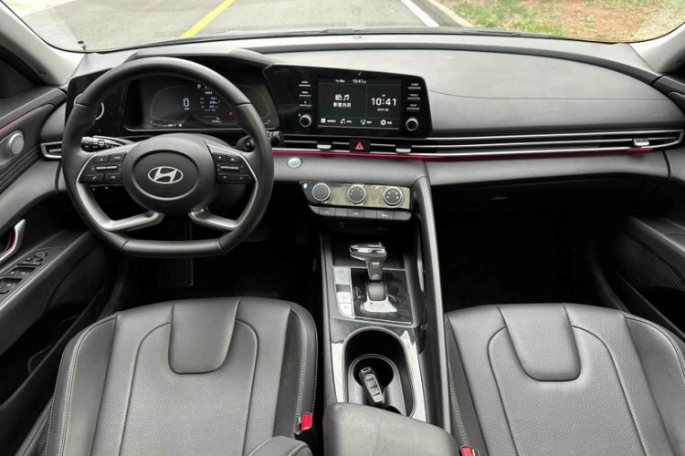 Used Hyundai Elantra 2023 1.5L CVT GLX Elite Edition Interior 1