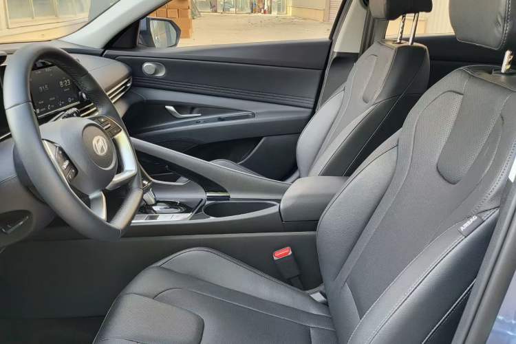 Used Hyundai Elantra 2023 1.5L CVT GLX Elite Edition Interior 1