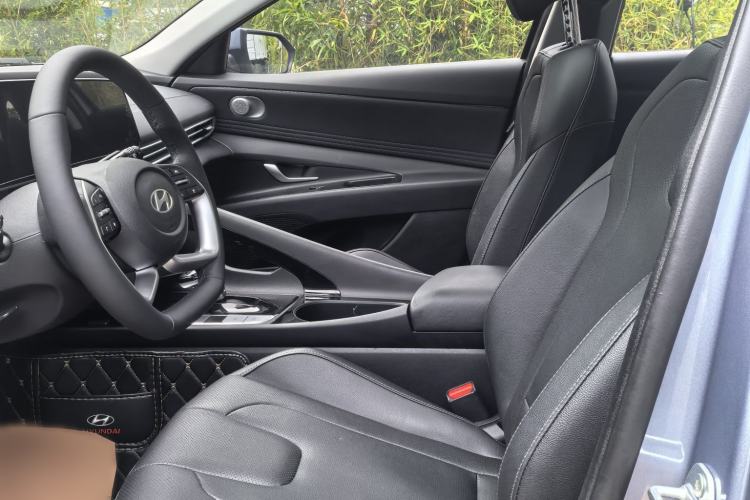 Used Hyundai Elantra 2023 1.5L CVT LUX Prestige Edition Interior 1