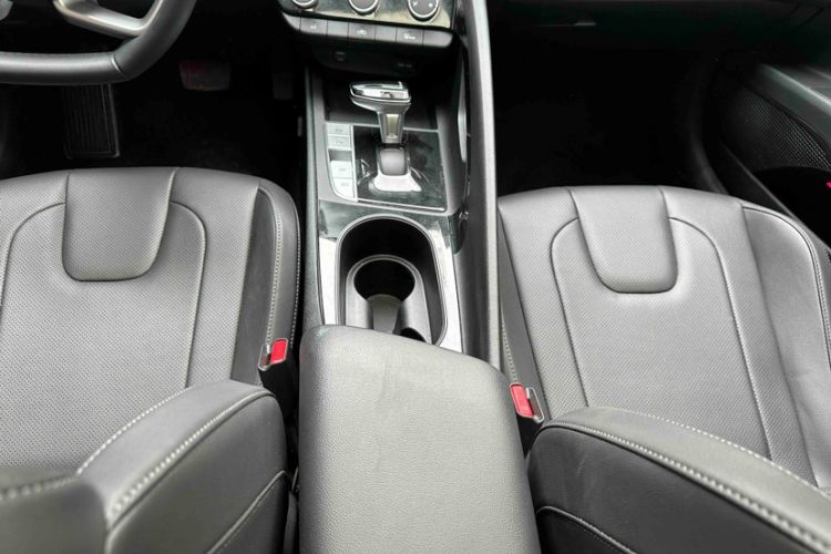 Used Hyundai Elantra 2023 1.5L CVT GLX Elite Edition Interior 2