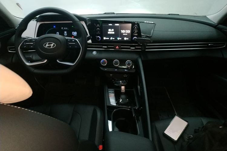 Used Hyundai Elantra 2023 1.5L CVT GLX Elite Edition Interior 2