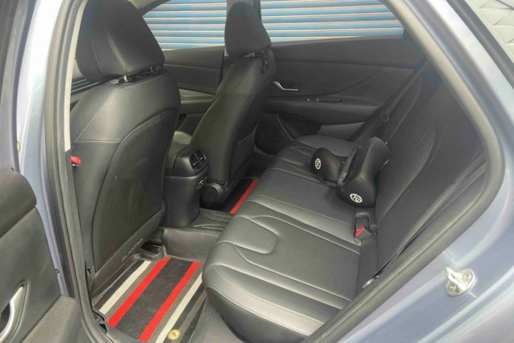 Used Hyundai Elantra 2023 1.5L CVT LUX Prestige Edition Interior 2