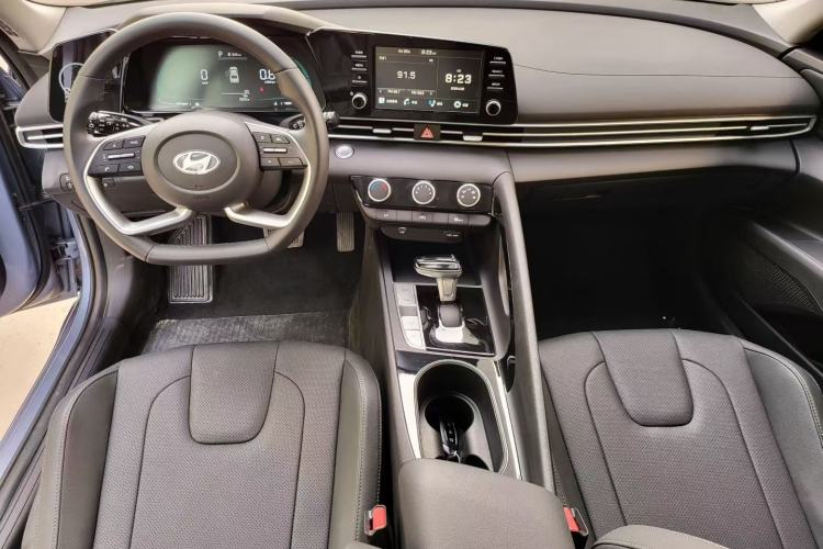 Used Hyundai Elantra 2023 1.5L CVT GLX Elite Edition Interior 2
