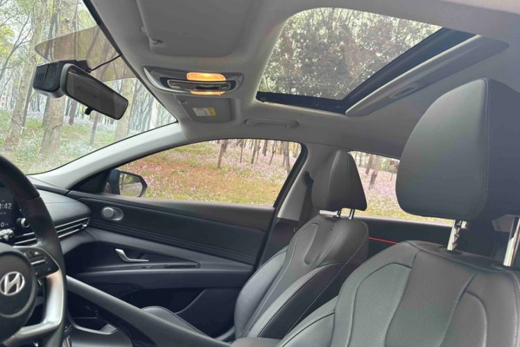 Used Hyundai Elantra 2023 1.5L CVT GLX Elite Edition Interior 3