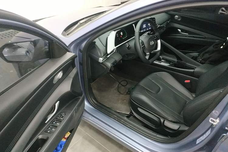 Used Hyundai Elantra 2023 1.5L CVT GLX Elite Edition Interior 3
