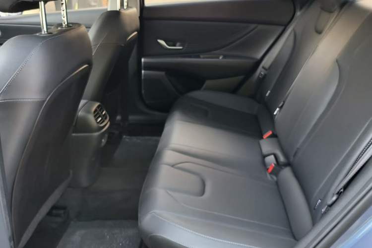 Used Hyundai Elantra 2023 1.5L CVT GLX Elite Edition Interior 3