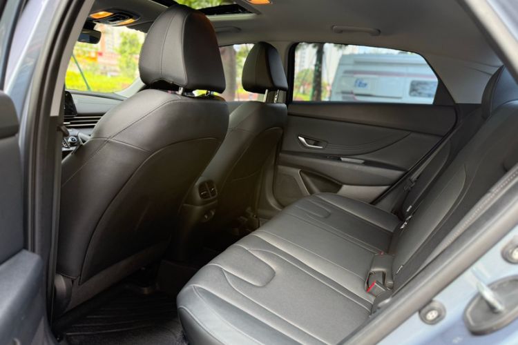 Used Hyundai Elantra 2023 1.5L CVT LUX Prestige Edition Interior 4