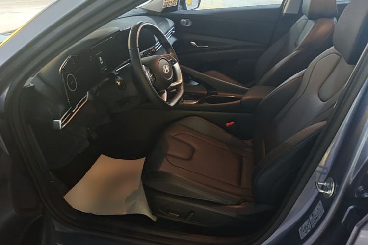 Used Hyundai Elantra 2023 1.5L CVT LUX Prestige Edition Left Front Seat
