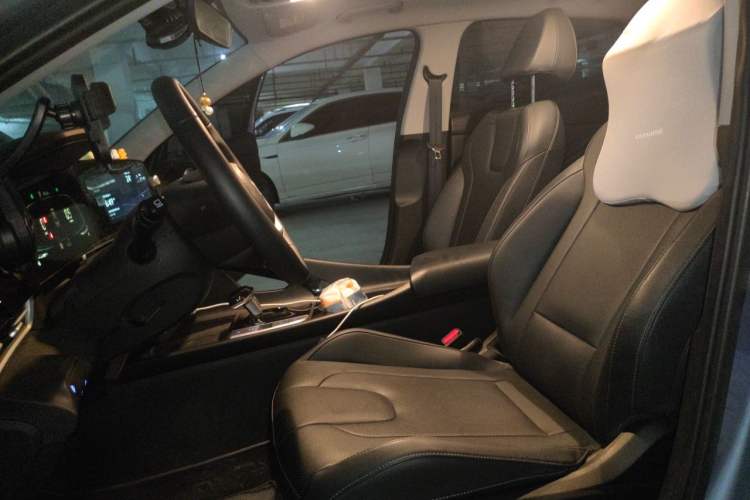 Used Hyundai Elantra 2023 1.5L CVT LUX Prestige Edition Left Front Seat
