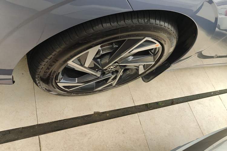 Used Hyundai Elantra 2023 1.5L CVT GLX Elite Edition Left Front Wheel Hub