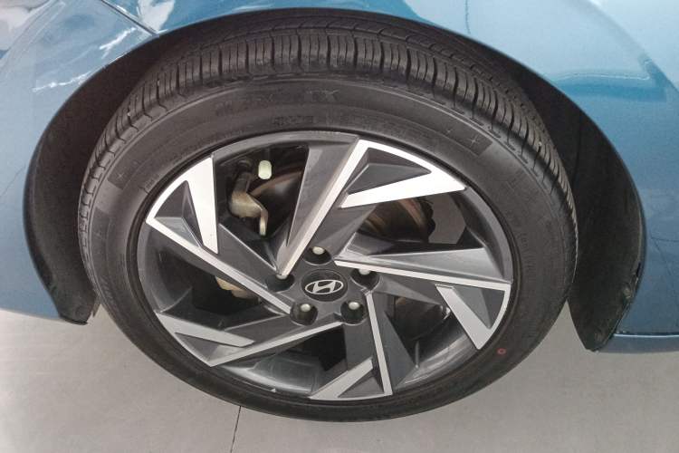 Used Hyundai Elantra 2023 1.5L CVT LUX Prestige Edition Left Front Wheel Hub