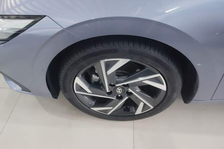 Used Hyundai Elantra 2023 1.5L CVT LUX Prestige Edition Left Front Wheel Hub