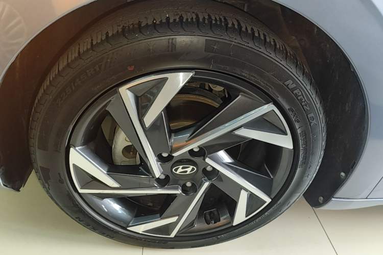 Used Hyundai Elantra 2023 1.5L CVT LUX Prestige Edition Left Front Wheel Hub