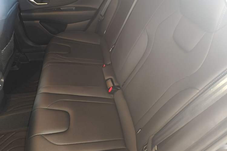 Used Hyundai Elantra 2023 1.5L CVT LUX Prestige Edition Left Rear Seat