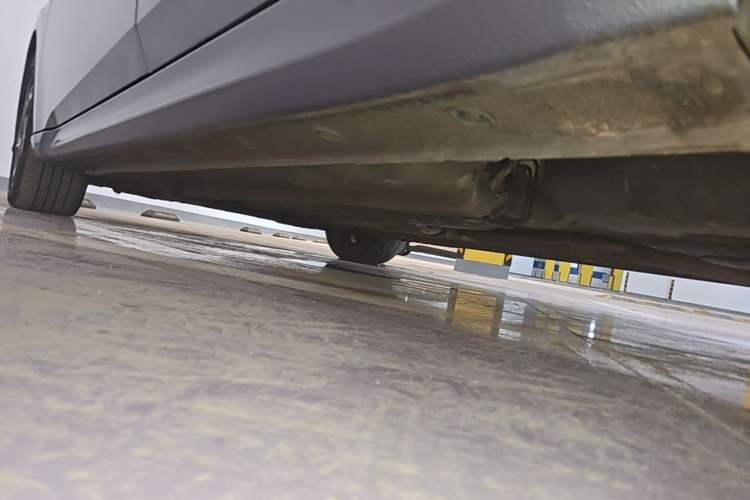 Used Hyundai Elantra 2023 1.5L CVT LUX Prestige Edition Left Side Sill