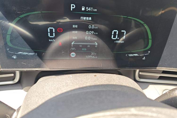 Used Hyundai Elantra 2023 1.5L CVT LUX Prestige Edition Odometer Close Up