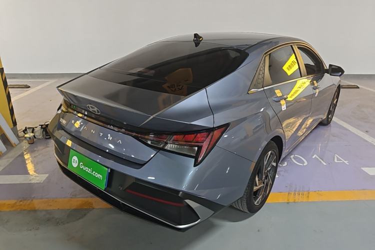 Used Hyundai Elantra 2023 1.5L CVT LUX Prestige Edition Rear Right 45 Deg