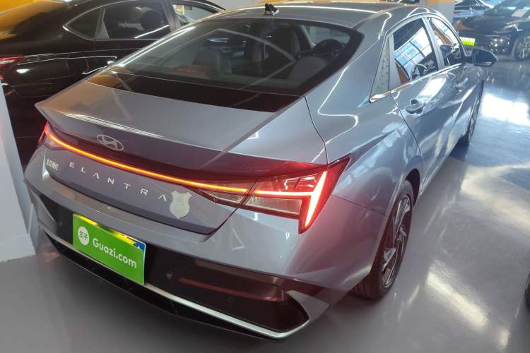 Used Hyundai Elantra 2023 1.5L CVT LUX Prestige Edition Rear Right 45 Deg