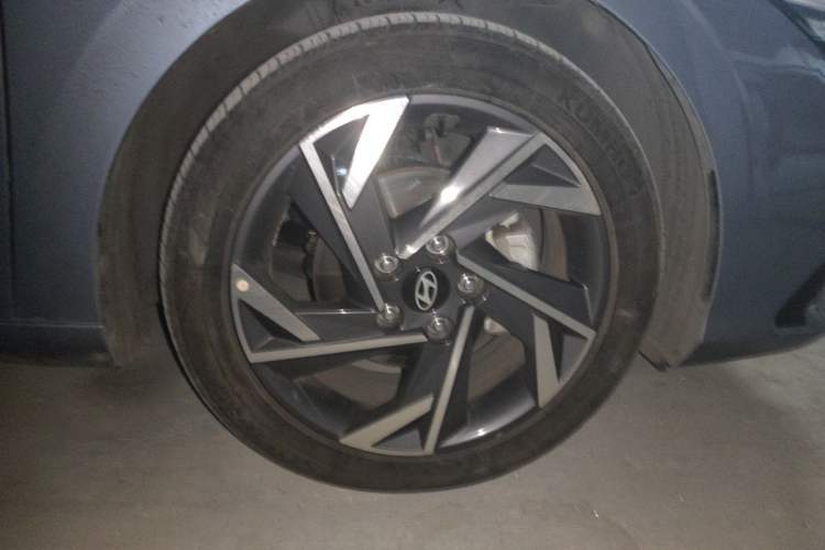 Used Hyundai Elantra 2023 1.5L CVT LUX Prestige Edition Right Front Wheel Hub