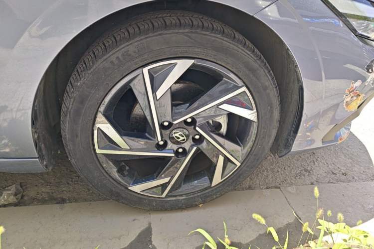Used Hyundai Elantra 2023 1.5L CVT LUX Prestige Edition Right Front Wheel Hub