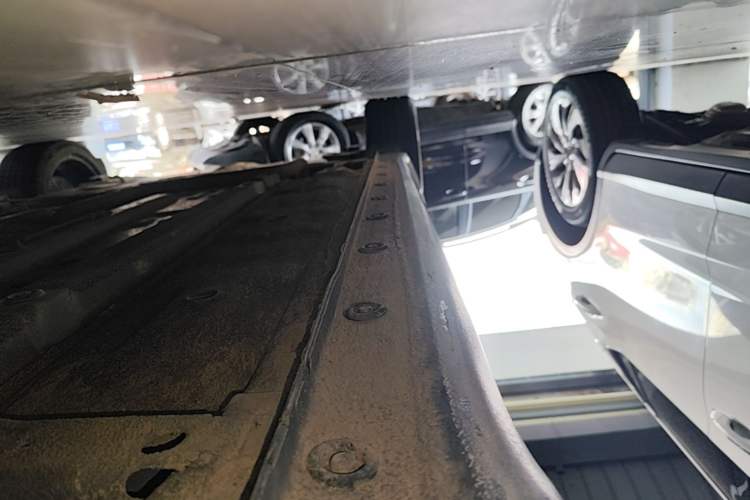 Used Hyundai Elantra 2023 1.5L CVT LUX Prestige Edition Right Side Sill