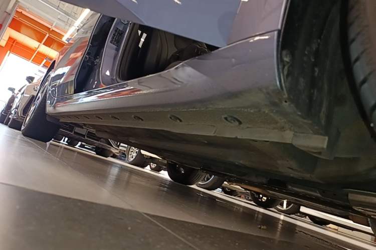 Used Hyundai Elantra 2023 1.5L CVT GLX Elite Edition Right Side Sill