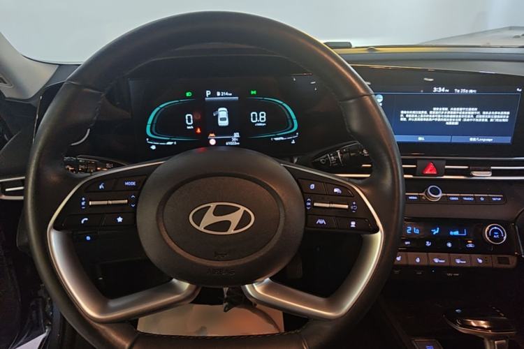 Used Hyundai Elantra 2023 1.5L CVT LUX Prestige Edition Steering Wheel