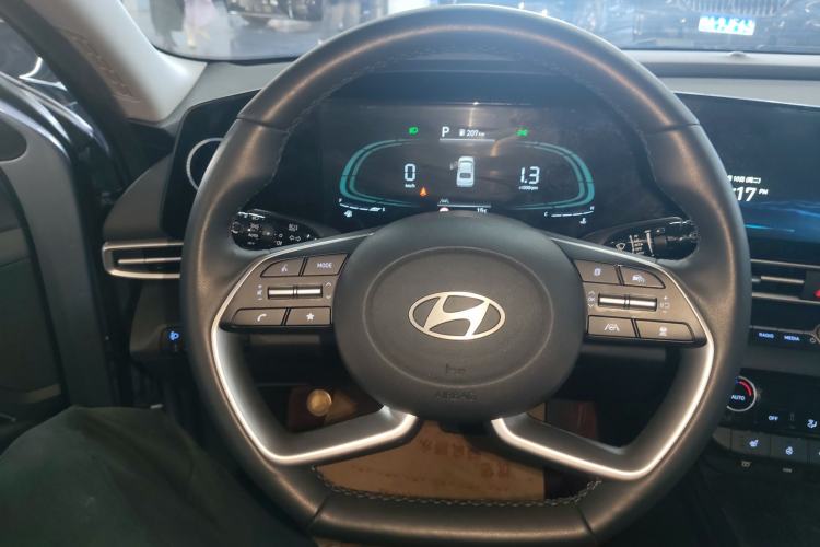 Used Hyundai Elantra 2023 1.5L CVT LUX Prestige Edition Steering Wheel
