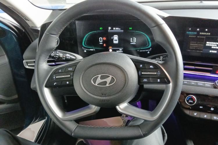Used Hyundai Elantra 2023 1.5L CVT LUX Prestige Edition Steering Wheel