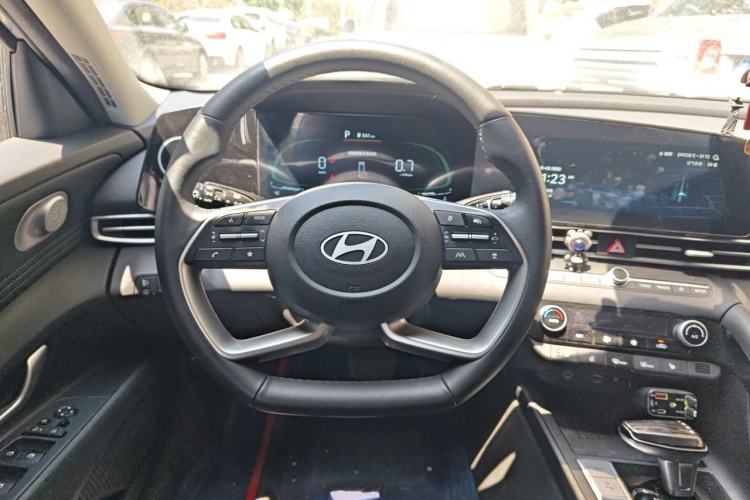 Used Hyundai Elantra 2023 1.5L CVT LUX Prestige Edition Steering Wheel
