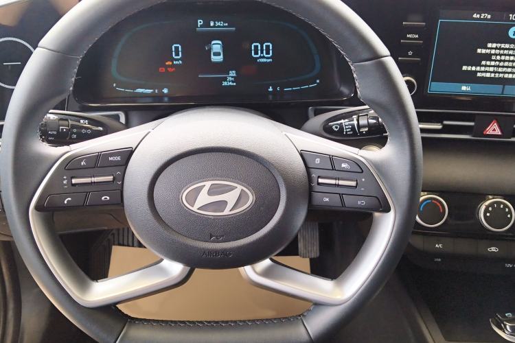 Used Hyundai Elantra 2023 1.5L CVT GLX Elite Edition Steering Wheel