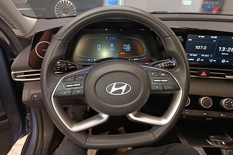 Used Hyundai Elantra 2023 1.5L CVT GLX Elite Edition Steering Wheel