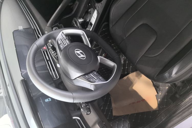 Used Hyundai Elantra 2023 1.5L CVT LUX Prestige Edition Steering Wheel