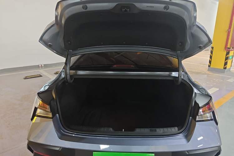 Used Hyundai Elantra 2023 1.5L CVT LUX Prestige Edition Trunk