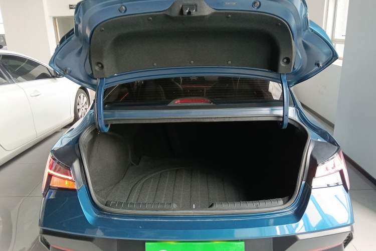 Used Hyundai Elantra 2023 1.5L CVT LUX Prestige Edition Trunk