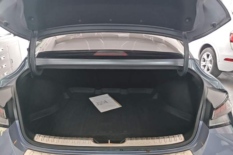 Used Hyundai Elantra 2023 1.5L CVT LUX Prestige Edition Trunk